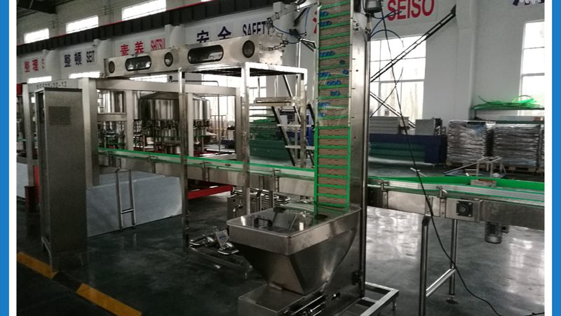 多功能烹饪机器人：揭秘其技术核心与选型要点